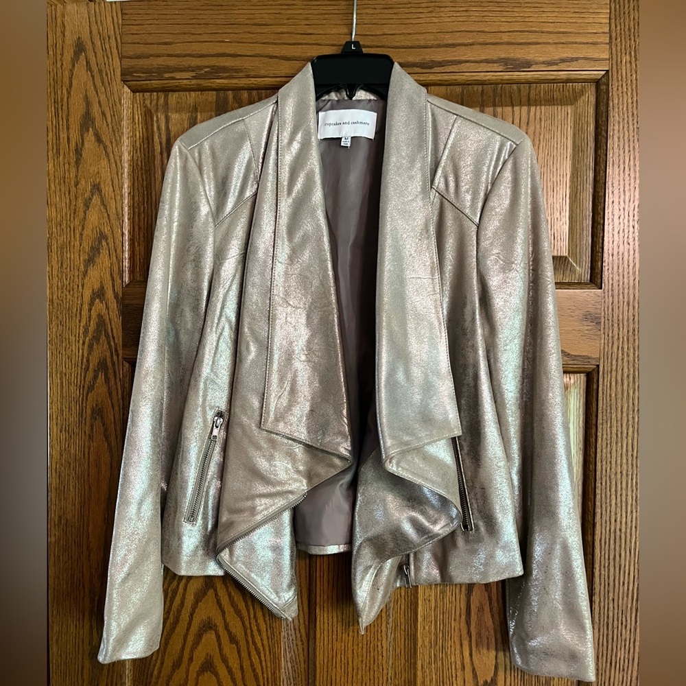 Cupcakes & Cashmere Shimmering Pewter Blazer - Size M